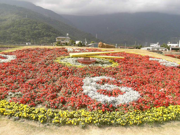 花海中的大時鐘