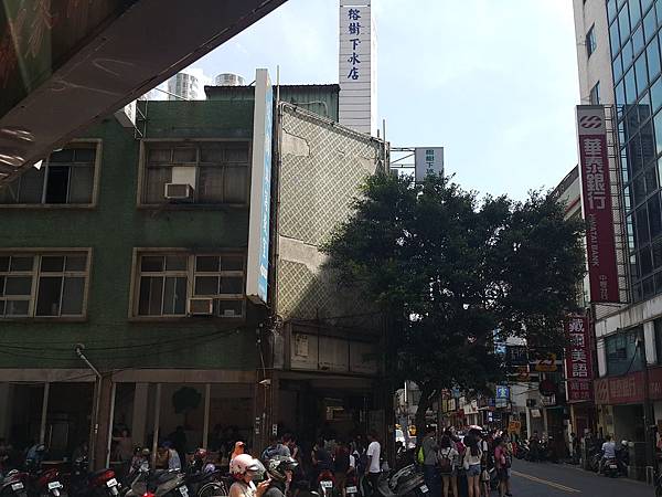 榕樹下冰店(店門)