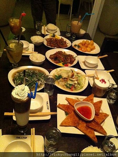 整桌的泰國菜