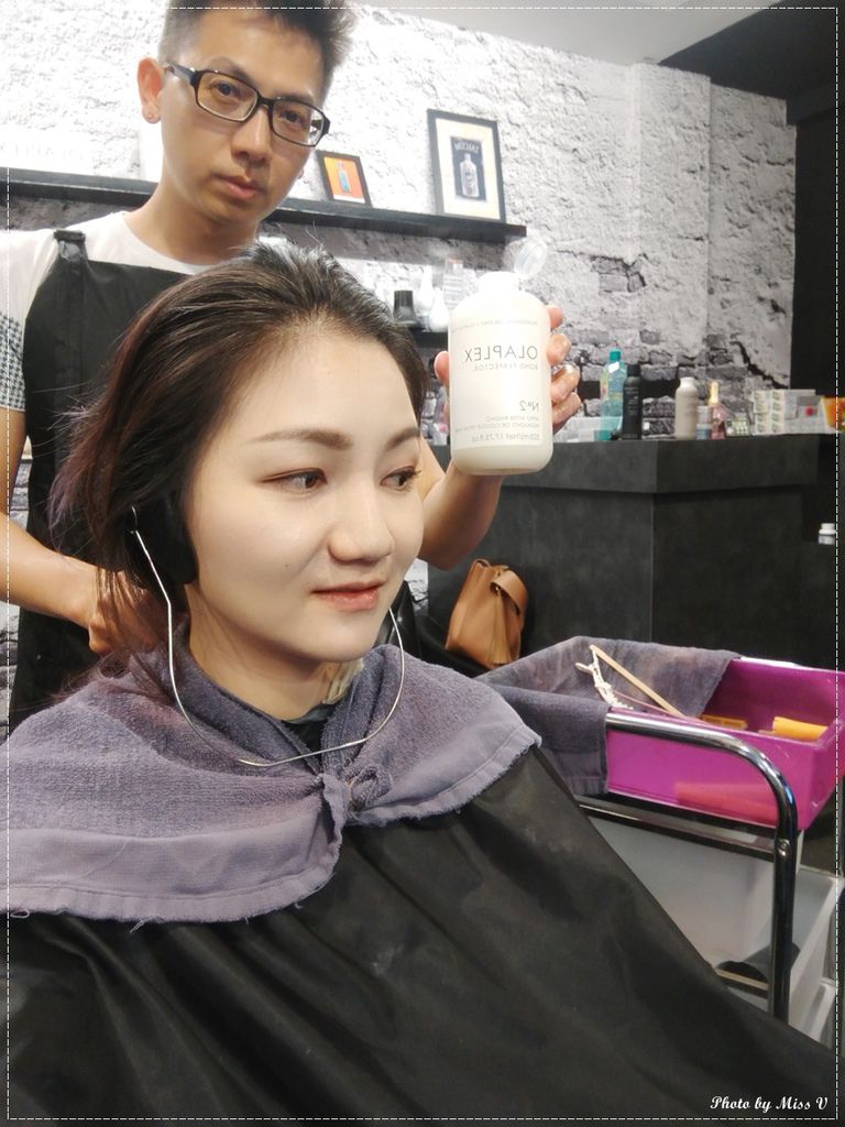 Free Hair自由髮藝工作室~髮色決定氣色,夏日輕盈新髮色『霧灰棕』,輕柔、顯白又襯膚色唷。