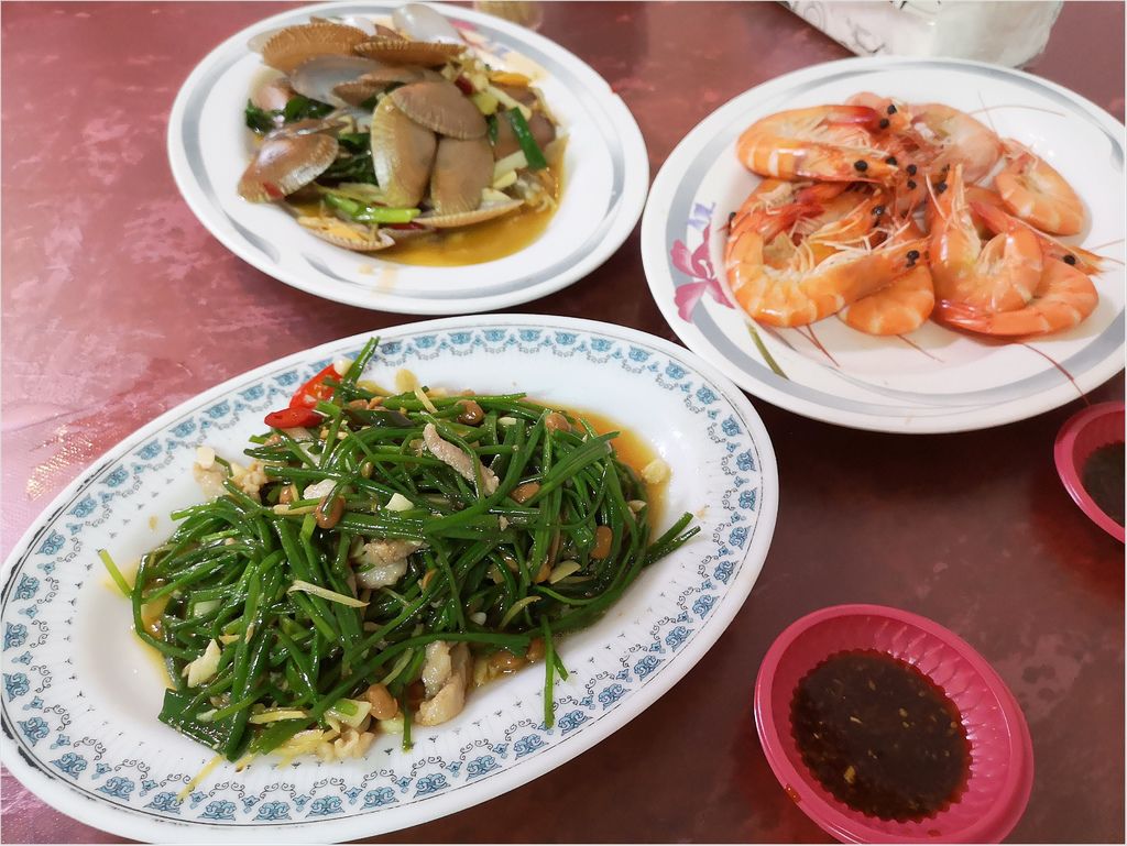 【高雄美食】旗津海濱海產~在地老字號平價海鮮、價格公開透明、新鮮海味食材超鮮甜!