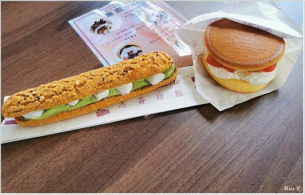 【高雄外帶美食】杰菕甜點~鹽埕區超低調外帶甜點,必吃超酥脆咔滋泡芙及每天新鮮製作叮噹燒!好吃美味只要銅板價