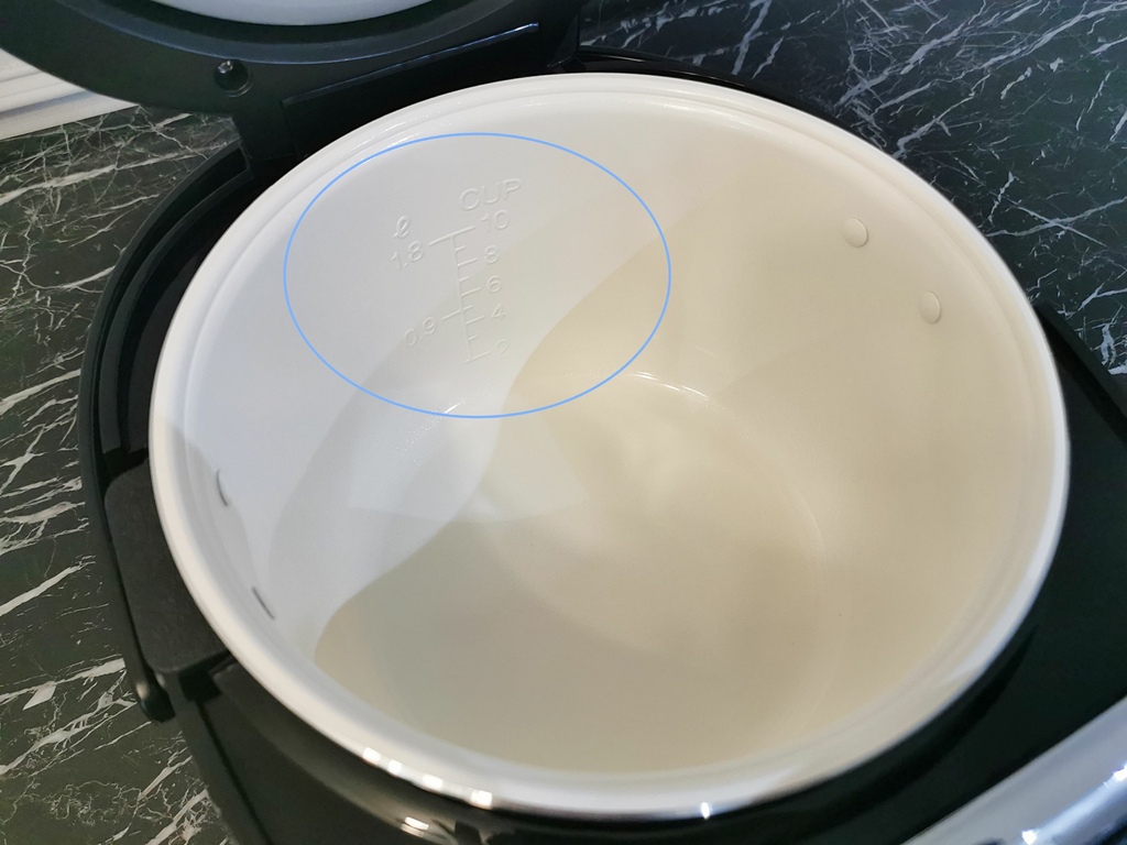 陶瓷內鍋與刻度.jpg SANSUI山水智能萬用鍋SRC-H58