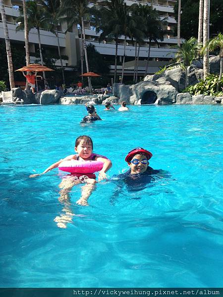 Sheraton Waikiki pool