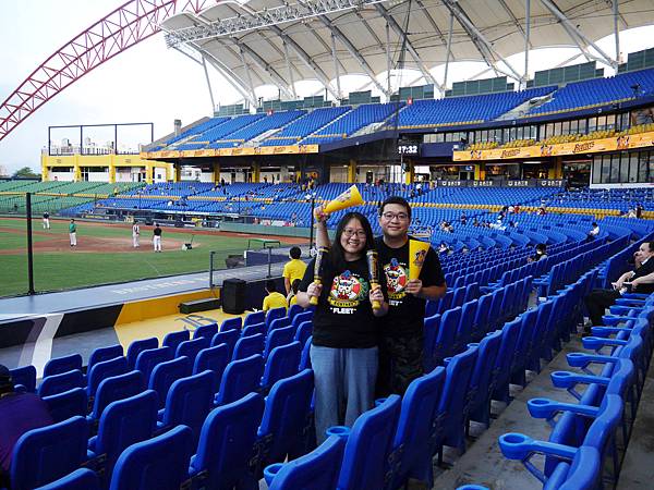[遊記] 台中北屯 台中洲際棒球場—棒球賽初體驗!