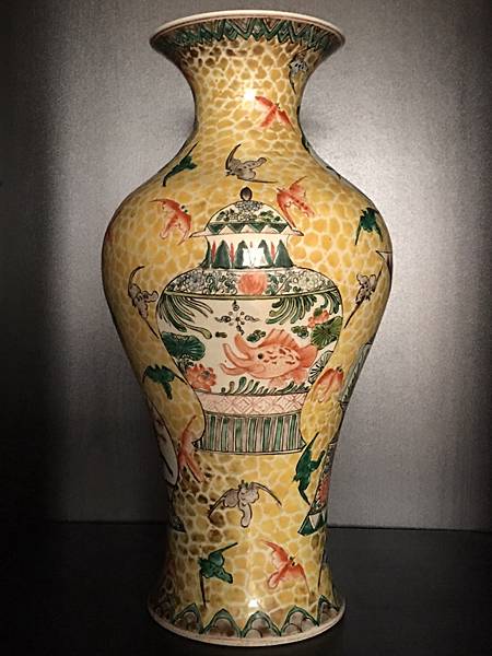 IMG_5290  五彩瓷開光花果魚鳥紋觀音瓶 C.jpg