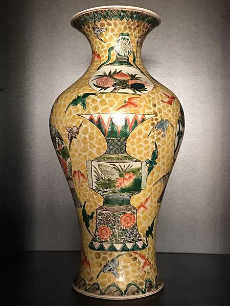 IMG_5291  五彩瓷開光花果魚鳥紋觀音瓶  D.jpg