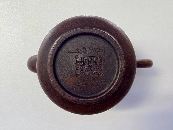 《毛澤東肖像紫砂茶壺》賞析 D.jpeg 《毛澤東肖像紫砂茶壺》賞析 D.jpeg