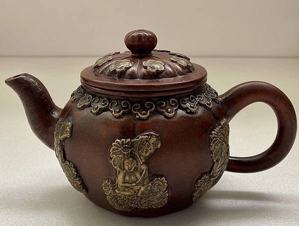 《楊彭年製臥心蓮子紫砂茶壺》賞析 A.jpeg 《楊彭年製臥心蓮子紫砂茶壺》賞析 A.jpeg