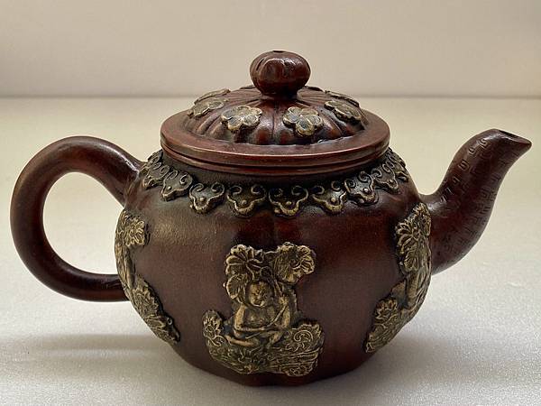 《楊彭年製臥心蓮子紫砂茶壺》賞析 B.jpeg 《楊彭年製臥心蓮子紫砂茶壺》賞析 B.jpeg