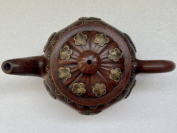 《楊彭年製臥心蓮子紫砂茶壺》賞析 C.jpeg 《楊彭年製臥心蓮子紫砂茶壺》賞析 C.jpeg