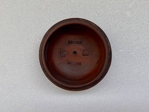 《楊彭年製臥心蓮子紫砂茶壺》賞析 F.jpeg 《楊彭年製臥心蓮子紫砂茶壺》賞析 F.jpeg