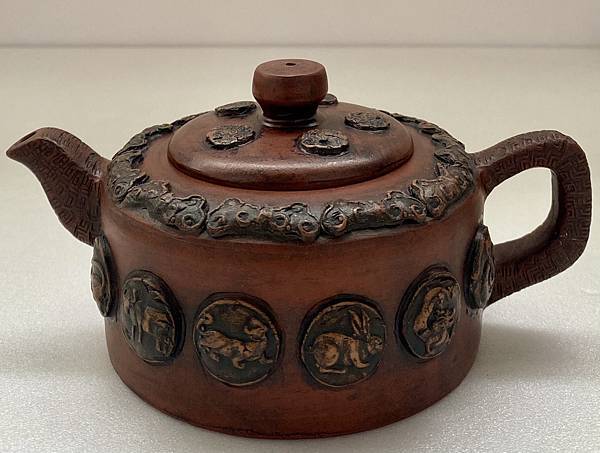 《時大彬製井欄紫砂茶壺》賞析 A.jpeg 《時大彬製井欄紫砂茶壺》賞析 A.jpeg