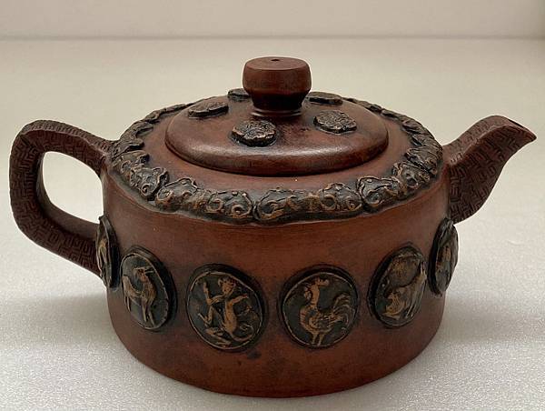 《時大彬製井欄紫砂茶壺》賞析 B.jpeg 《時大彬製井欄紫砂茶壺》賞析 B.jpeg