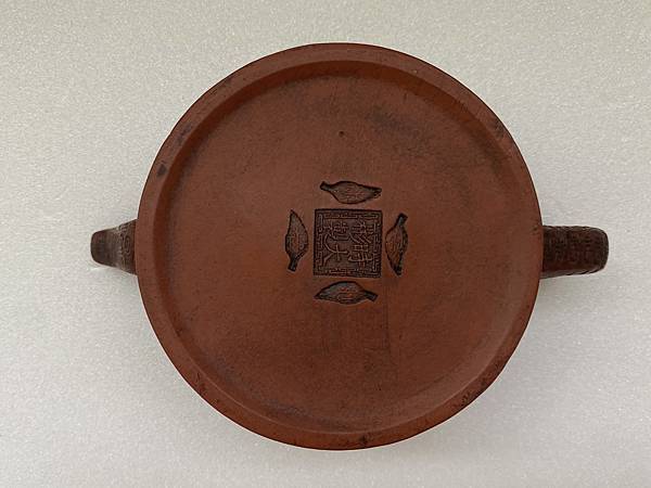 《時大彬製井欄紫砂茶壺》賞析 D.jpeg 《時大彬製井欄紫砂茶壺》賞析 D.jpeg