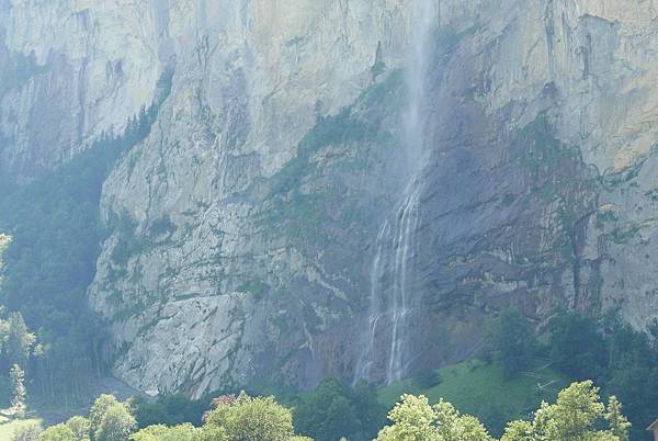 1080716_P08_勞特布魯嫩(Lauterbrunnen)小鎮_結果.JPG