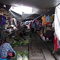 Mae Klong鐵道市場一縮影