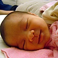 [2006.12.23] 睡覺時很愛偷笑的寶貝