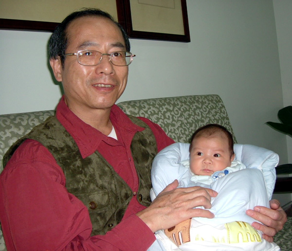[2007.1.13] 芷儀跟外公合照