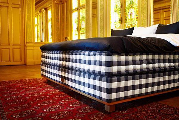 Hästens Vividus bed (Victoria Worldwide Inc) Hästens Vividus bed (Victoria Worldwide Inc)