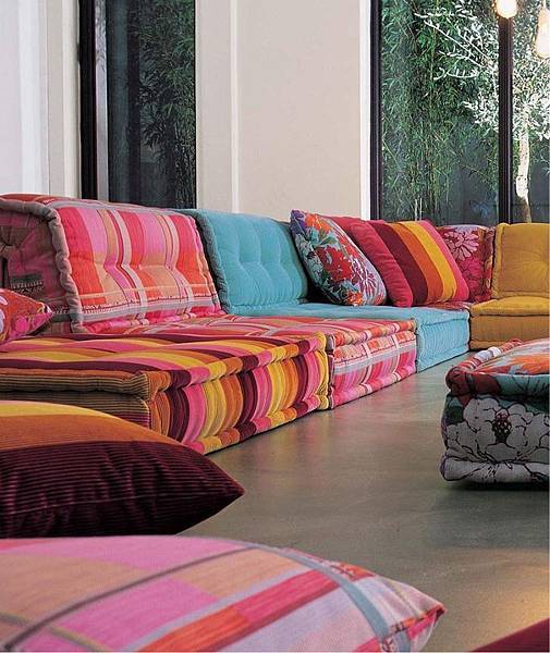 Roche Bobois (Victoria Worldwide Inc) Roche Bobois (Victoria Worldwide Inc)