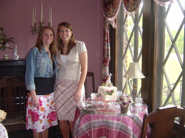 Amanda & Melissa與cake