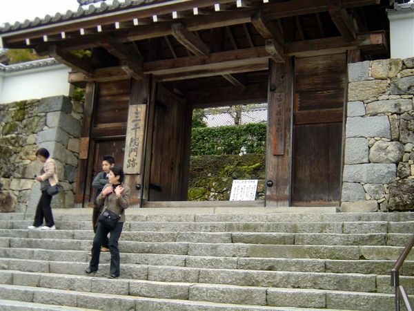 三千院寺廟---只有日本人比較知道，因為旅行團通常不願意花時間帶團到山上的寺廟