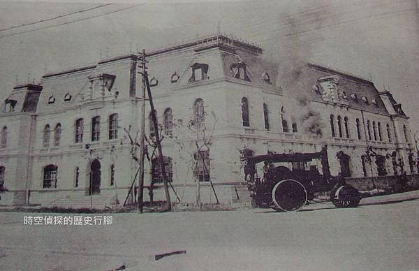 彩票局廳舍落成後,曾由殖產局博物館和總督府圖書館先後進駐,後來毀於1945年5月的「臺北大空襲」.jpg 彩票局廳舍落成後,曾由殖產局博物館和總督府圖書館先後進駐,後來毀於1945年5月的「臺北大空襲」.jpg
