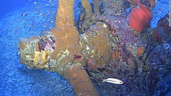 在密克羅尼西亞聯邦海域發現的美軍轟炸機螺旋槳殘骸.jpg 在密克羅尼西亞聯邦海域發現的美軍轟炸機螺旋槳殘骸.jpg