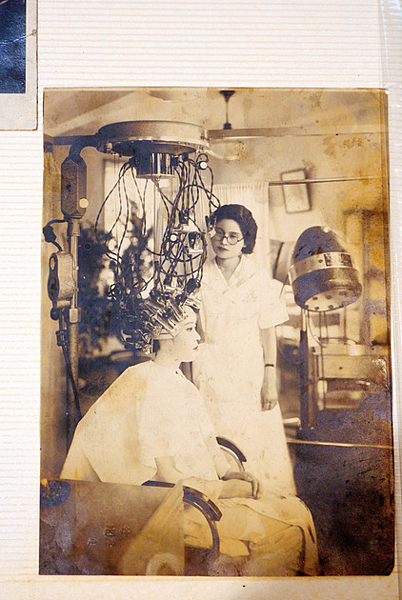 昭和初期的燙髮機。.png