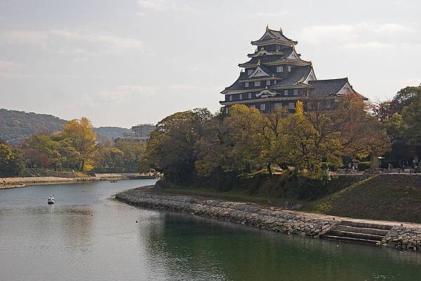 岡山城的再建天守。.jpg