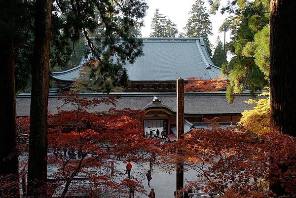 延曆寺根本中堂與迴廊。.jpg