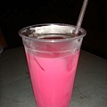 難喝的粉紅色飲料