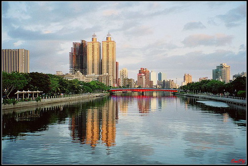 800px-Kaohsiung-Love-River.jpg