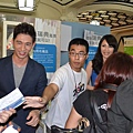 [候鳥來的季節]昇豪和海倫清桃一起為觀眾驗票
