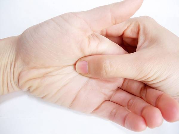 1706072_l手部按摩.jpg 1706072_l手部按摩.jpg