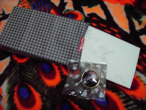 小芳死黨送我的生日禮物-黑黑紙袋內容物：卡片及禮物