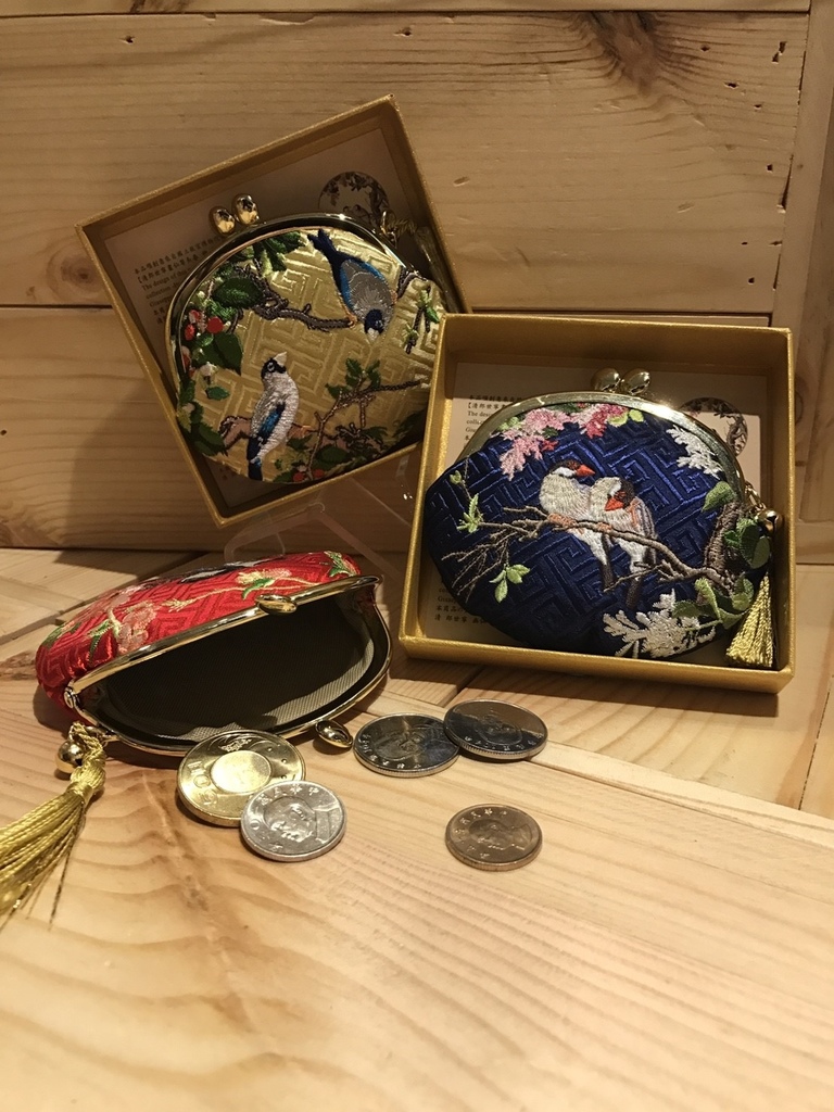 朗世寧繡花包 朗世寧繡花包