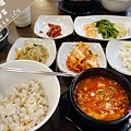 新村美味嫩豆腐與燉泡菜-맛있는-순두부-김치찜.jpg