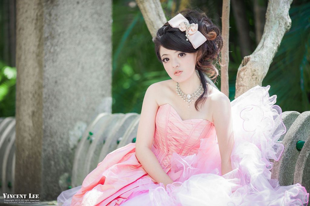 婚紗作品  Make-up: momo hair: apple MD: 巧喬 Photography: Vincent lee