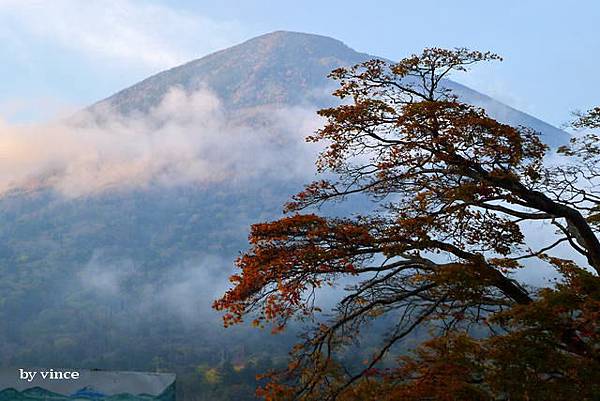 男體山