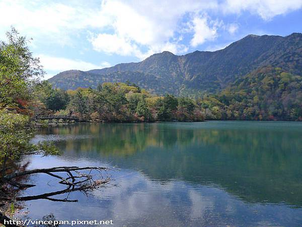 湯之湖 遠山 橋 倒影