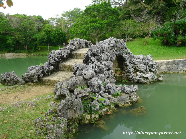 石灰岩的石拱橋