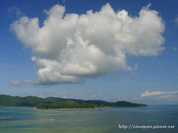 雲 加雅島