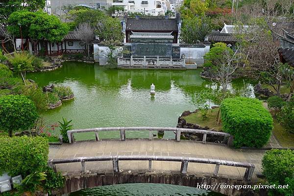 居高臨下