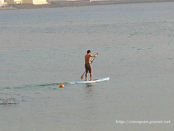 槳划出外海