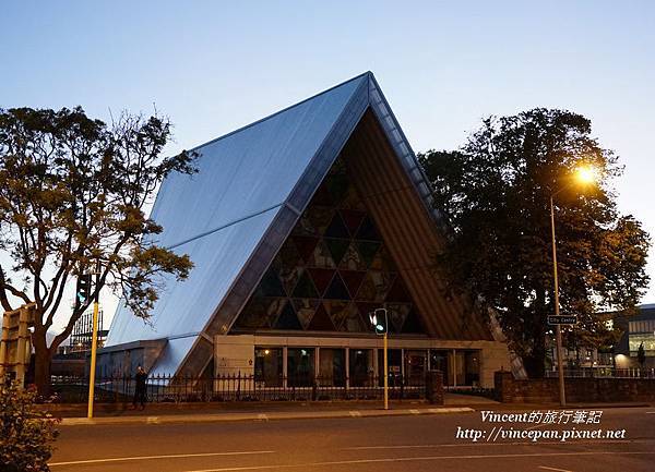 Cardboard Cathedral 夜晚