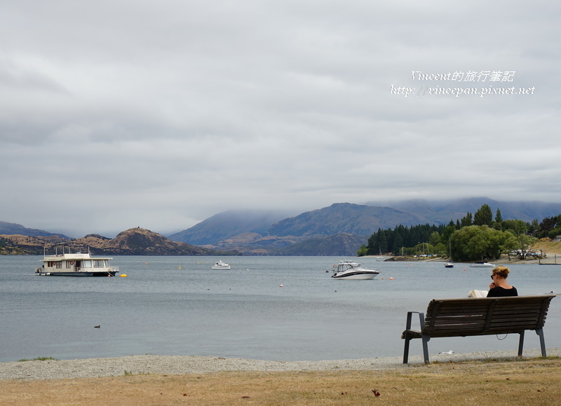 Lake Wanaka reading