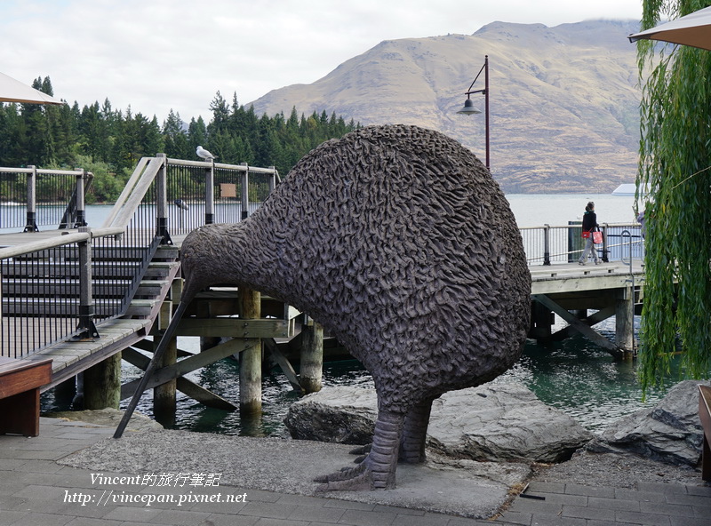 奇異鳥大雕像