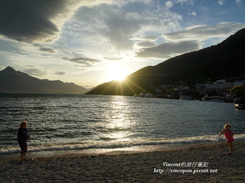 瓦卡蒂波湖 夕陽小孩